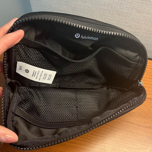 NEW Lululemon Everywhere Belt Bag Wordmark Logo Black - Picture 7 of 11